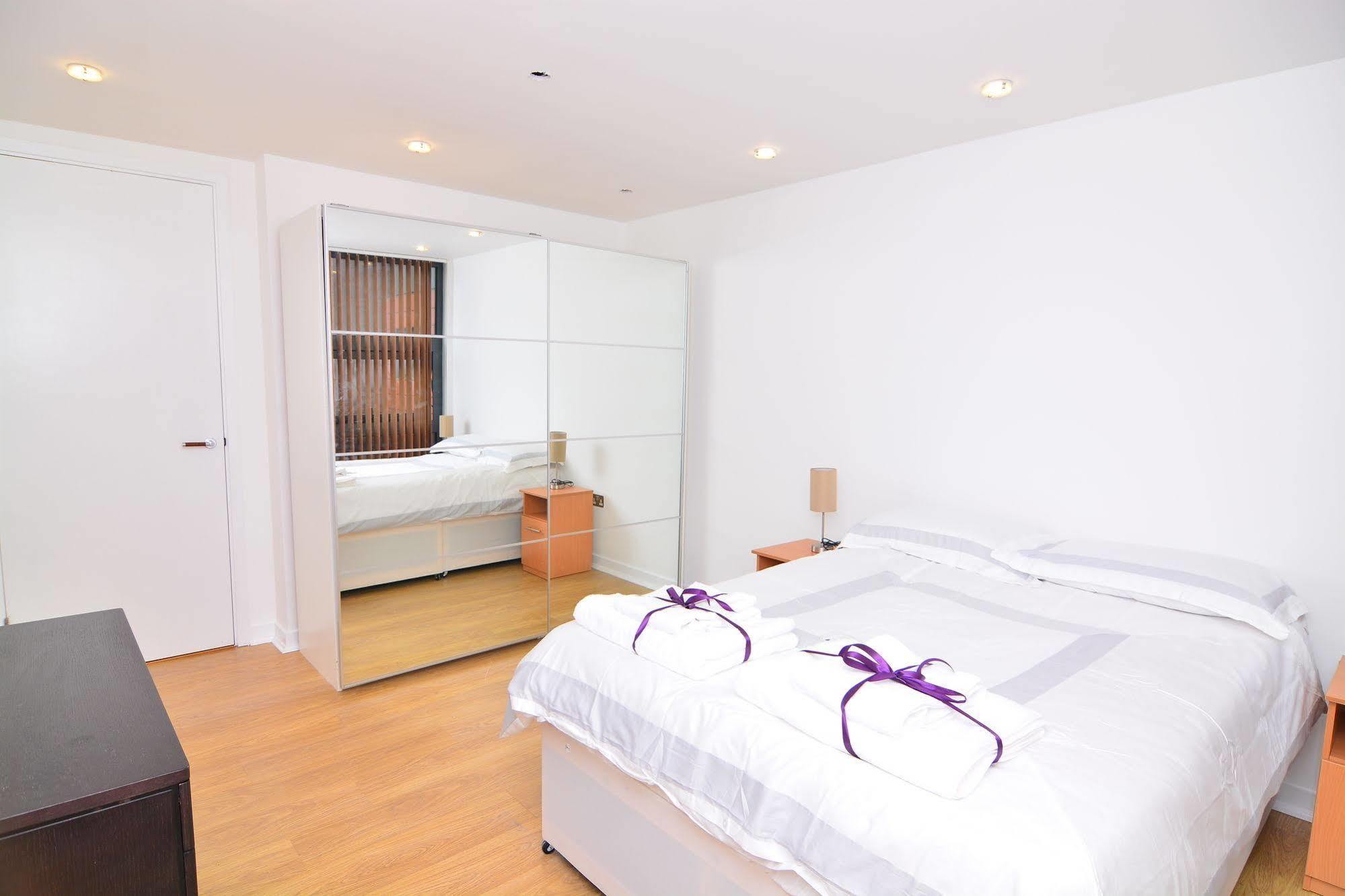 Apartment Wharf - Canary South Londen Buitenkant foto